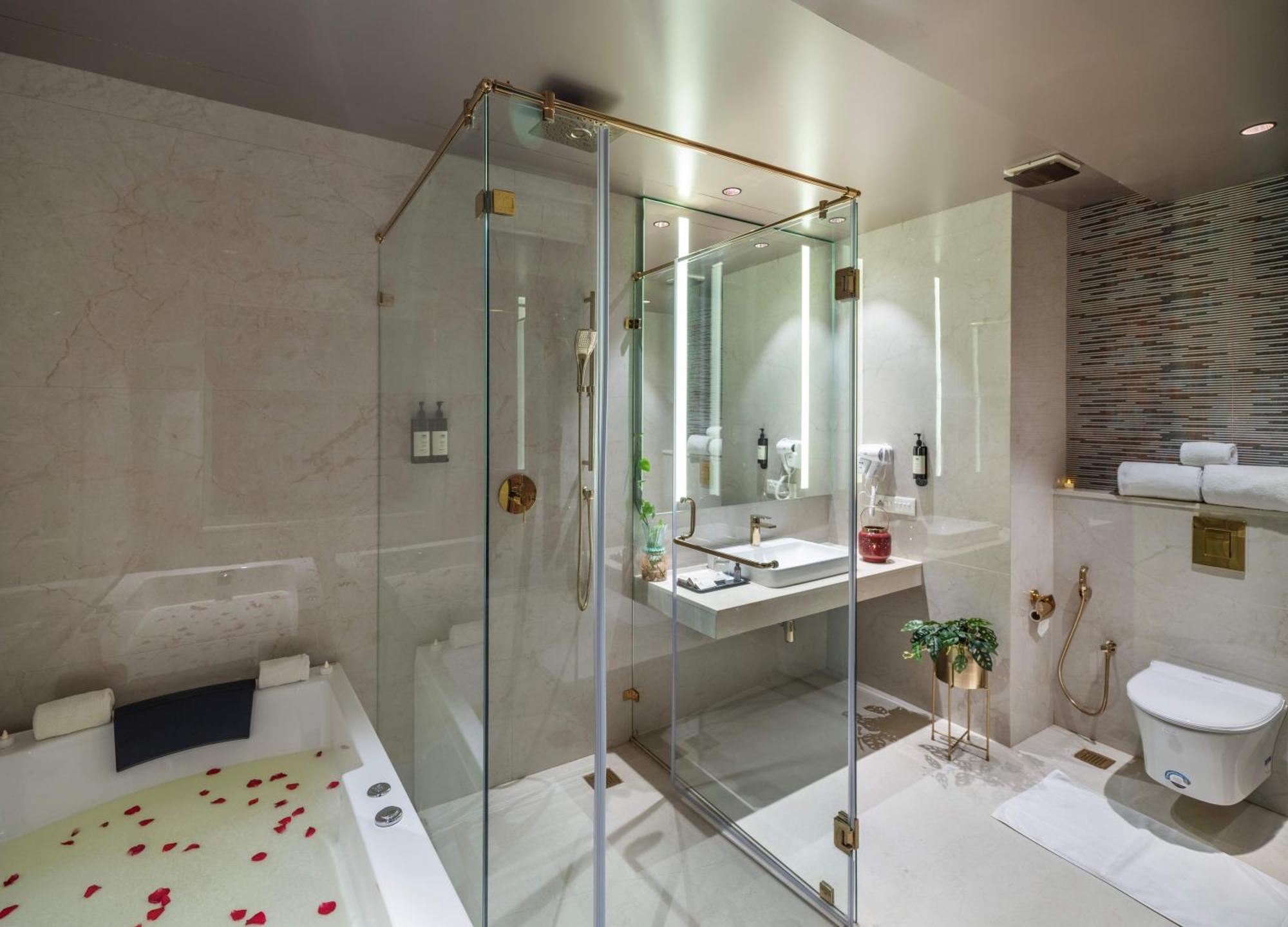 Uday Suites - The Airport Hotel Thiruvananthapuram Luaran gambar