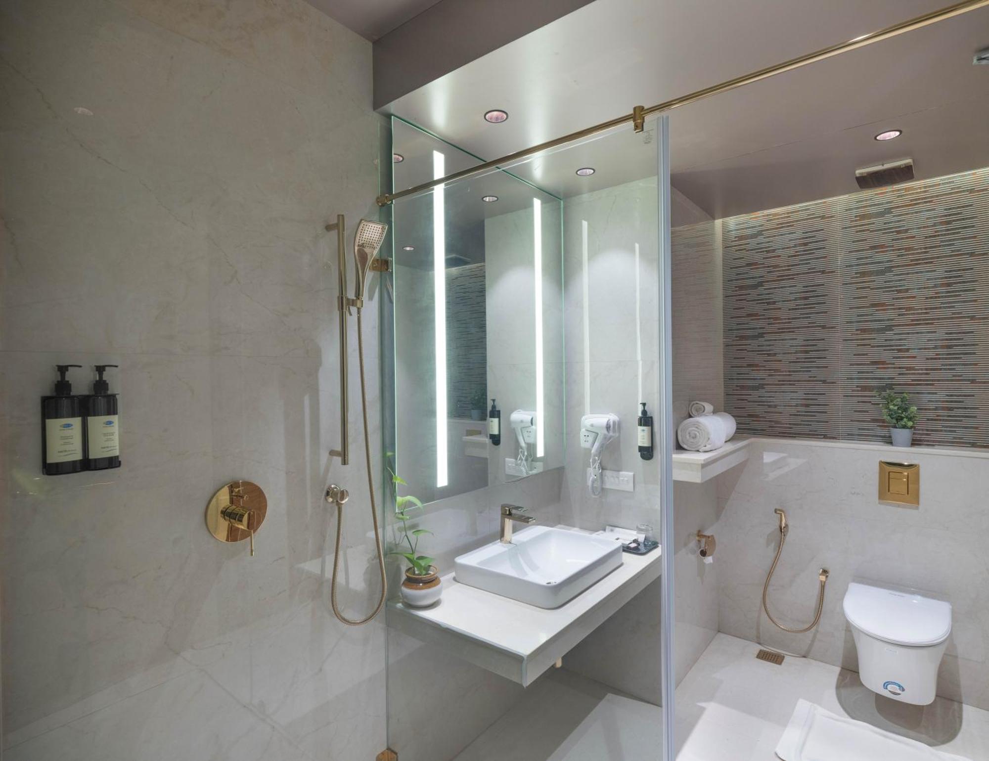 Uday Suites - The Airport Hotel Thiruvananthapuram Luaran gambar